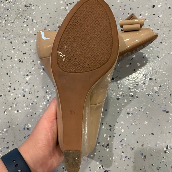 Tory Burch Beige Bow Peep-Toe Heels - Picture 3 of 6